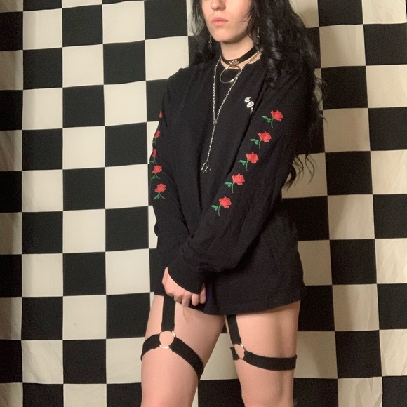 F21 roses longsleeve - Picture 2 of 2